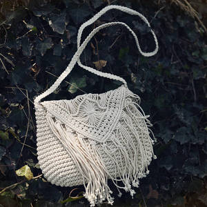   Bolso de Hombro de Macramé Hecho a Mano, Felicidad Hecha a Mano - Product Image 1