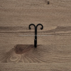 Compre al por mayor gancho de pared grande decorativo de hierro fundido, estilo vintage, lacado, negro antiguo, forjado a mano. - Product Image 2