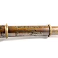 Télescope en laiton antique avec boîte en bois, poignée en cuir, motif gravé, décoration nautique classique de pirate, télescope en laiton fait main