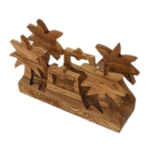 Boîte à mouchoirs en bois artisanale exquise avec gravures étoilées, design original, gravures classiques de designer pour une touche de luxe. - Product Image 1