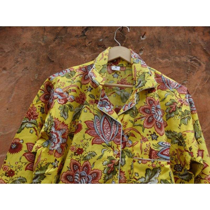 สีเหลือง