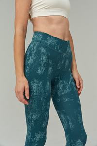 Leggings de fitness pour femmes à taille haute, tricotés, légers, respirants, imprimés par transfert thermique, de haute qualité et personnalisés - Product Image 2