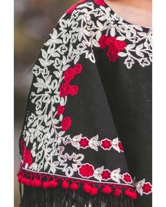 Poncho Khadi brodé blanc et bordeaux avec cape à manches, Kaftan en dentelle éblouissante, bordure à pompons, motif floral bohème, tenue de plage - Product Image 2