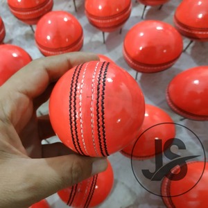 Pelotas de partido de críquet con logotipo personalizado cosido a mano profesional rosa - Product Image 5