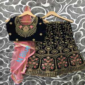 Ropa de boda de diseñador indio exclusivo pesado Trabajo de bordado pesado Ropa de niños Lehenga Choli con Dupatta Listo para usar Precio bajo Alphanumero - Product Image 1