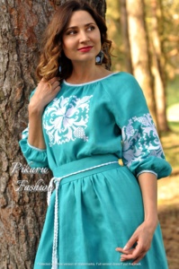 Haute qualité élégante robe de soirée dame ukrainienne Floral brodé motif bouffée à manches longues étage longueur tissé tissu plage - Product Image 2