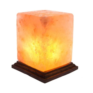 โคมไฟเกลือทรงสี่เหลี่ยมทำด้วยมือพร้อมฐานไม้สีชมพูโคมไฟเกลือทรงสี่เหลี่ยม - Product Image 2