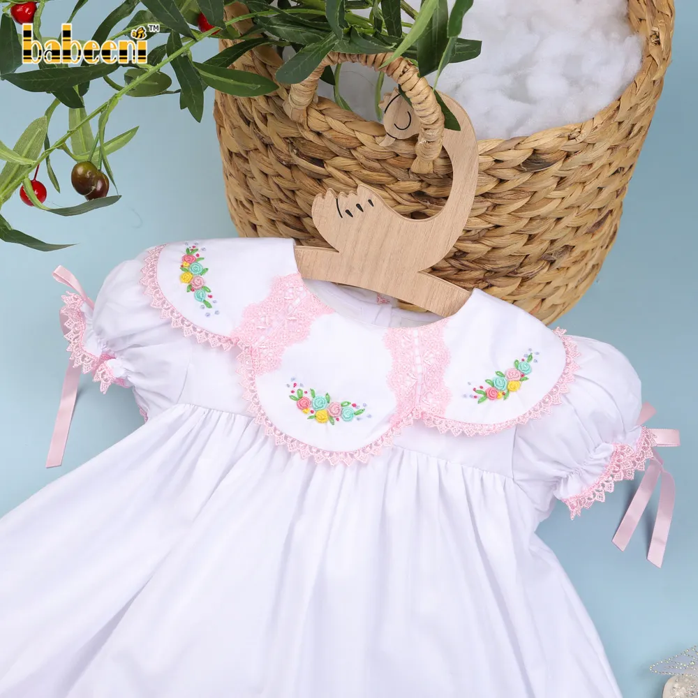 Gaun Bordir Tangan Bayi Perempuan, Bunga Renda Warna Merah Muda Gaun Putih OEM Bordir-Bb144