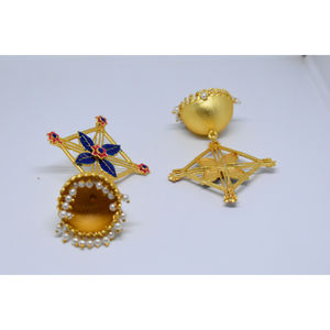 Boucles d'oreilles classiques en laiton pour filles et femmes, finition mate dorée, meenakari, fait à la main, cercle jhumka - Product Image 2