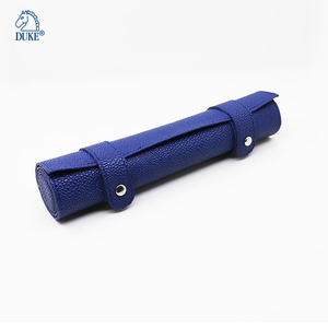 Juego de backgammon portátil con tablero enrollable de cuero sintético con guijarros para juegos en movimiento - Product Image 4