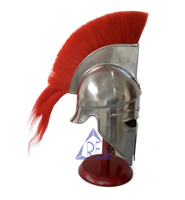 Casque spartiate vintage avec plume rouge, armure médiévale pour jeux de rôle et décoration de bureau, inspiré du style corinthien grec