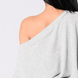 Sweat-shirt en molleton pour femme, col large, épaules dénudées, manches longues, décontracté, hiver, vente en gros, impression de logo personnalisé, couleur et tissu personnalisés - Product Image 5