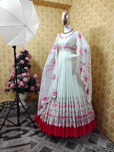 Ropa de fiesta informal de último diseñador con trabajo de bordado pesado Botones adicionales Cuello Botón Potli Nuevo aspecto de Almuerzo - Product Image 5