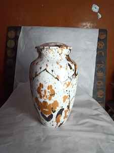 Avión verde Brassworld India Urna de cremación Línea negra Acentuado Suministros funerarios - Product Image 4