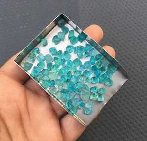 Meravigliosa collezione non trattata tagliata a mano 50 pezzi naturale blu <span class=keywords><strong>Apatite</strong></span> <span class=keywords><strong>pietra</strong></span> <span class=keywords><strong>preziosa</strong></span> grezza che fa gioielli blu all'ingrosso - Product Image 4