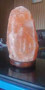 โคมไฟเกลือธรรมชาติแกะสลักด้วยมือสไตล์ดอกไม้เพื่อความสวยงาม - Product Image 5