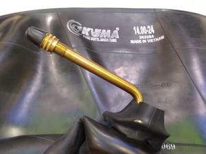 Cámara de aire de butilo KUMA fabricada en Vietnam para accesorios de camiones - Modelo 165-13 (650-13) Tamaños 7.00-16/7.50-16/12.00-24 Negra - Product Image 3