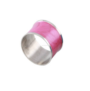 Vente chaude Ronds De Serviette En Laiton Avec Belle Peinture En Émail Rose En Gros En Métal Moulé Anneau Titulaire Pour Serviette Avec Couleur Rose - Product Image 1