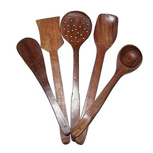 Maravilloso juego de cucharas de cocina de madera personalizable, 4 piezas con tamaño y forma únicos para cocinar y servir en fiestas - Product Image 3