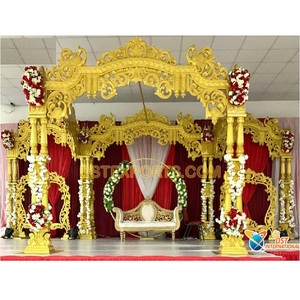 Mandril de oro indio tradicional con temática de pavo real, decoración de boda con diseño de pavo real - Product Image 1