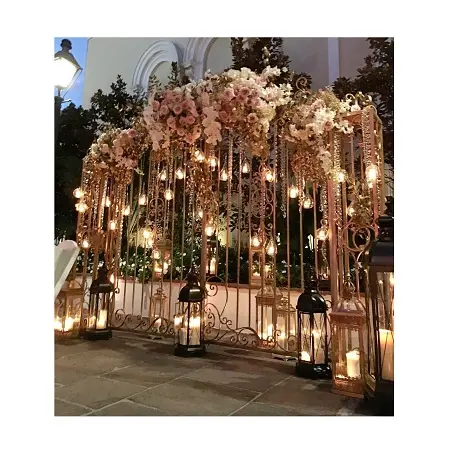 Porta de ferro de design padrão dourado do casamento e do palco do evento para uso ao ar livre