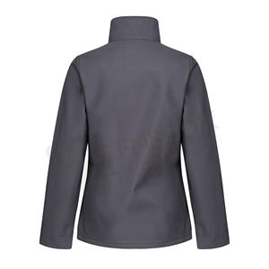Chaqueta Softshell personalizada de alta calidad para mujer, cuello alto, nuevo diseño, impermeable, a prueba de viento, transpirable, para exteriores, con cremallera ligera - Product Image 5
