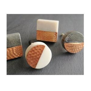 Manijas y Perillas de Puerta Rectangulares Modernas de Resina y Latón de Alta Calidad para Armarios de Cocina y Cajones - Hechas a Mano - Product Image 1