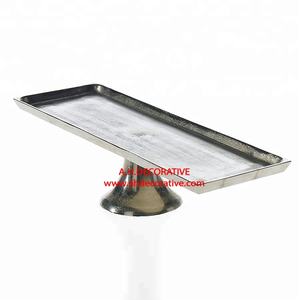 Plateau métallique rectangulaire fabriqué à la main avec Base ronde plateau de service pour salade et Fruits - Product Image 1