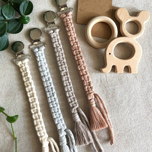 Commercio all'ingrosso Su Misura Del Bambino Del Crochet Corda Catena <span class=keywords><strong>Ciuccio</strong></span> Con Il Legno Massaggiagengive Giocattolo - Product Image 1