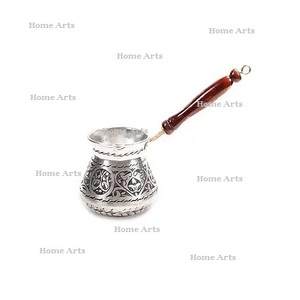 Cafetera de aluminio de color plateado con mango de latón Tetera de forma personalizada para uso en restaurantes y hoteles - Product Image 2