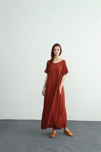 Nouvelle arrivée, robe pour femme tendance, dernier design, couleur bordeaux, tissu crêpe, col en V, manches courtes, longueur au sol - Product Image 5