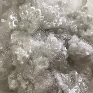 Matériau de remplissage anti-distorsion de qualité recyclable ignifuge conjugué creux en fibre discontinue de polyester recyclé pour couvertures - Product Image 4