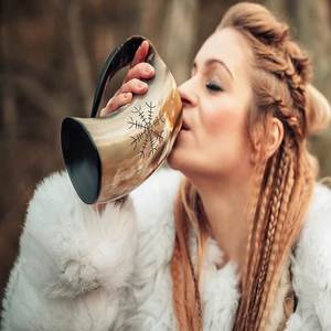 Taza de cuerno de estilo náutico de alta calidad de Amazon, taza de piedra Natural hecha a mano con grabado de timón de asombro pulido - Product Image 3