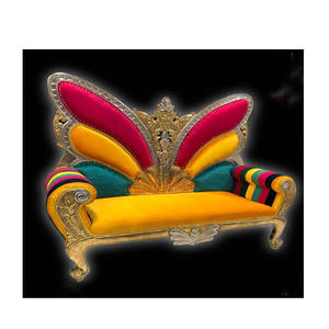 Sofá de boda de mariposa de colores de diseñador, bonito sofá de mariposa para función mahndi, trono de boda moderno para la venta - Product Image 1