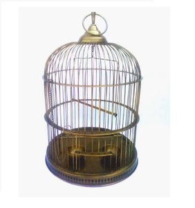 Candelabros de plata Viridis de lujo para decoración del hogar, portavelas inspiradas en las catedral y los castillos de todo el mundo Detalles de artesanías - Product Image 3