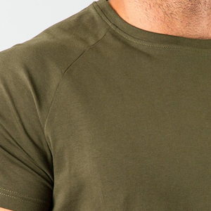 Camiseta deportiva de entrenamiento ajustada para hombre, tejido de poliéster/algodón, transpirable, de secado rápido, personalizable - Product Image 4