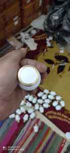 Urne funéraire commémorative en laiton blanc avec patte d'animal gravée dorée, fournitures funéraires, style américain, Brassworld India - Product Image 5