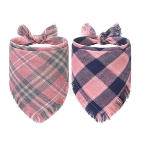 Pañuelos con borlas para perro del Día de San Valentín, bufandas con patrones a cuadros de búhos Rosa clásicas, bufanda suave ajustable, Baberos triangulares - Product Image 1