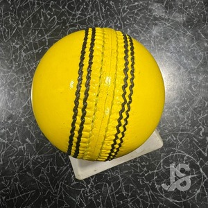 Pelotas de Críquet de Cuero de Calidad de Liga Especial con Logotipo y Colores Personalizados para Partidos y Prácticas - Product Image 6