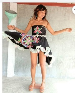 ชุดเดรสสั้นเปิดไหล่สำหรับเด็กผู้หญิงกระโปรงสั้นพร้อมงานปักหลากสี - Product Image 1