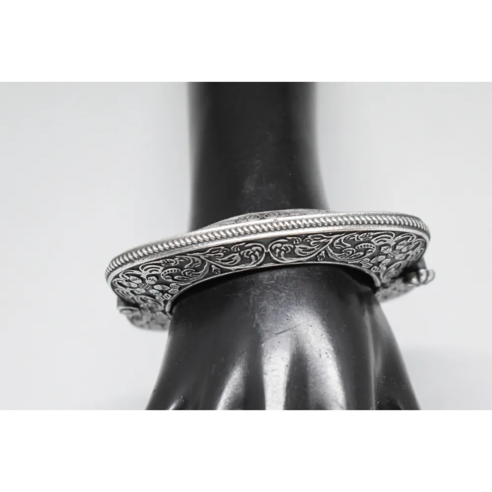 wholesale artifical 2022 handmade designer silver look alike western look openable bangle for girls and women