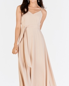 Elegante Vestido Largo Beige de Crepé con Cuello Cuadrado, Tirantes Finos, Estilo Cruzado con Lazo, Formal, Sin Mangas, con Dobladillo Recto, Estilo Verano, 100% Crepé - Product Image 1