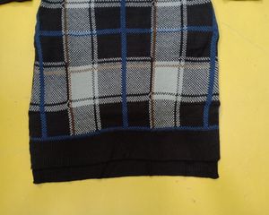 Lots de pulls en coton décontractés à manches longues et col en V pour femmes, de la marque Overrun Garments, en provenance du Bangladesh - Product Image 2