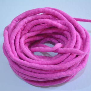 Corde en feutre rose de 10 m, haute résistance, durable, douce, fabriquée à la main, écologique, pour projets de bricolage, origine Népal - Product Image 1
