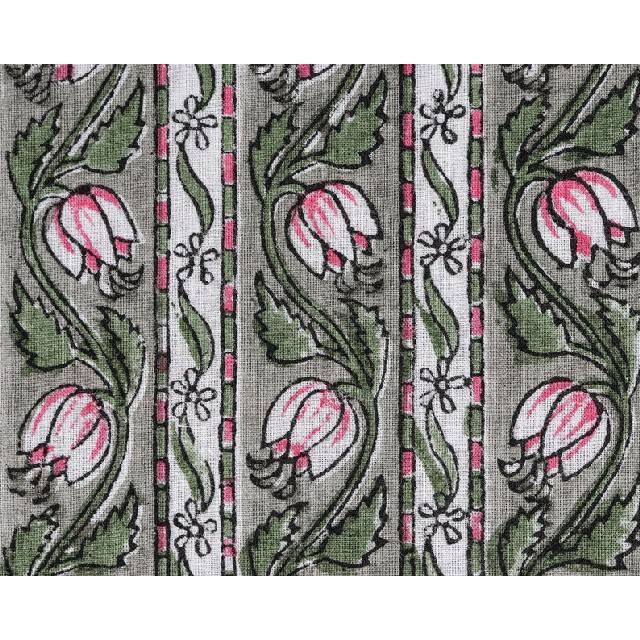 สีเทาเข้ม