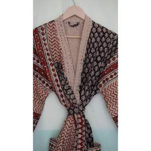 Vente en gros de vêtements de nuit indiens 100% en coton imprimé Kantha matelassé style kimono, robe longue faite à la main, peignoirs de bain pour femmes - Product Image 5