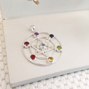 Colgante de Plata 925 para Hombre, Colgante de Piedra Preciosa Redonda Natural, Corte Chakra, Plata de Ley Hecha a Mano, Colgante Chakra Siete, Hermosa Plata - Product Image 1