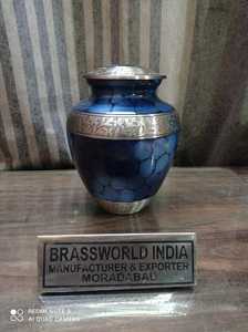 Urne funéraire en aluminium de 8 pouces gravée au feu bleu de style américain pour adultes de Brassworld India - Product Image 2