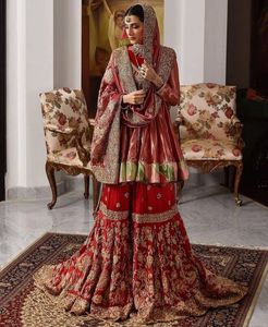 Robe sarara rouge pour mariage @ 2022, tunique imprimée de couleur PEPLUM, du style indien/pakistanais, décoration dbka, ZARI pour le travail - Product Image 1