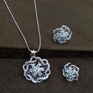 Ensemble de pendentif AD plaqué argent élégant Dernières boucles d'oreilles collier de conception traditionnelle pour les fiançailles de mariage des femmes Autre spécial - Product Image 1